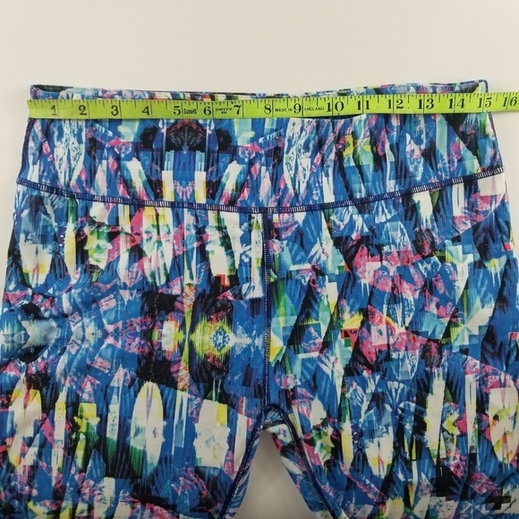 Fabletics Salar Capri in Reef Print, size Large. - Picture 5 of 9